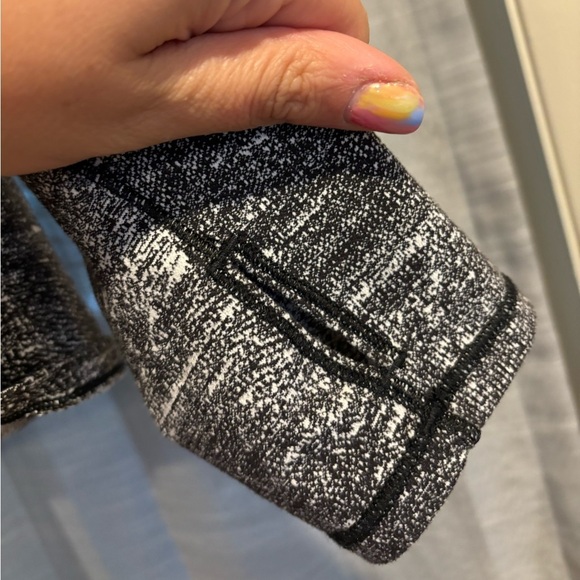 Lululemon pull over hoodie size 6 black and white - Picture 2 of 5